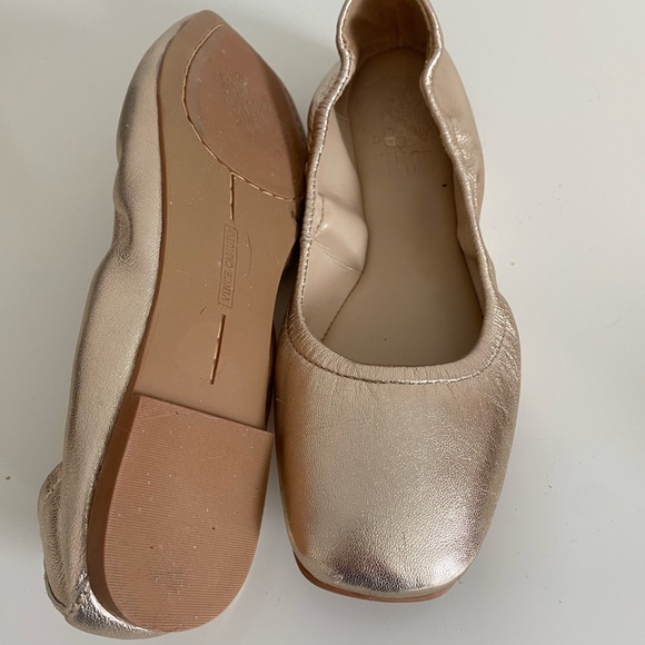 Vince Camuto gold ballet flats - Picture 4 of 4